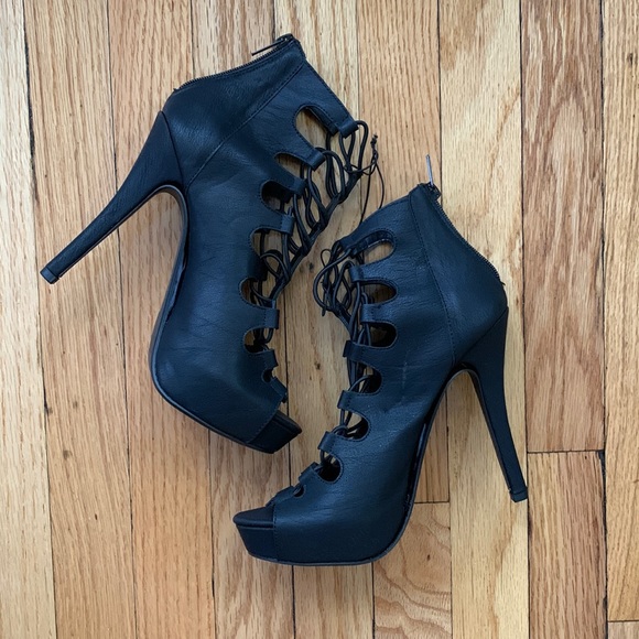 Shoes - ‼️FINAL PRICE‼️ Black Center Bungee Peep Heels 👠 😍🔥